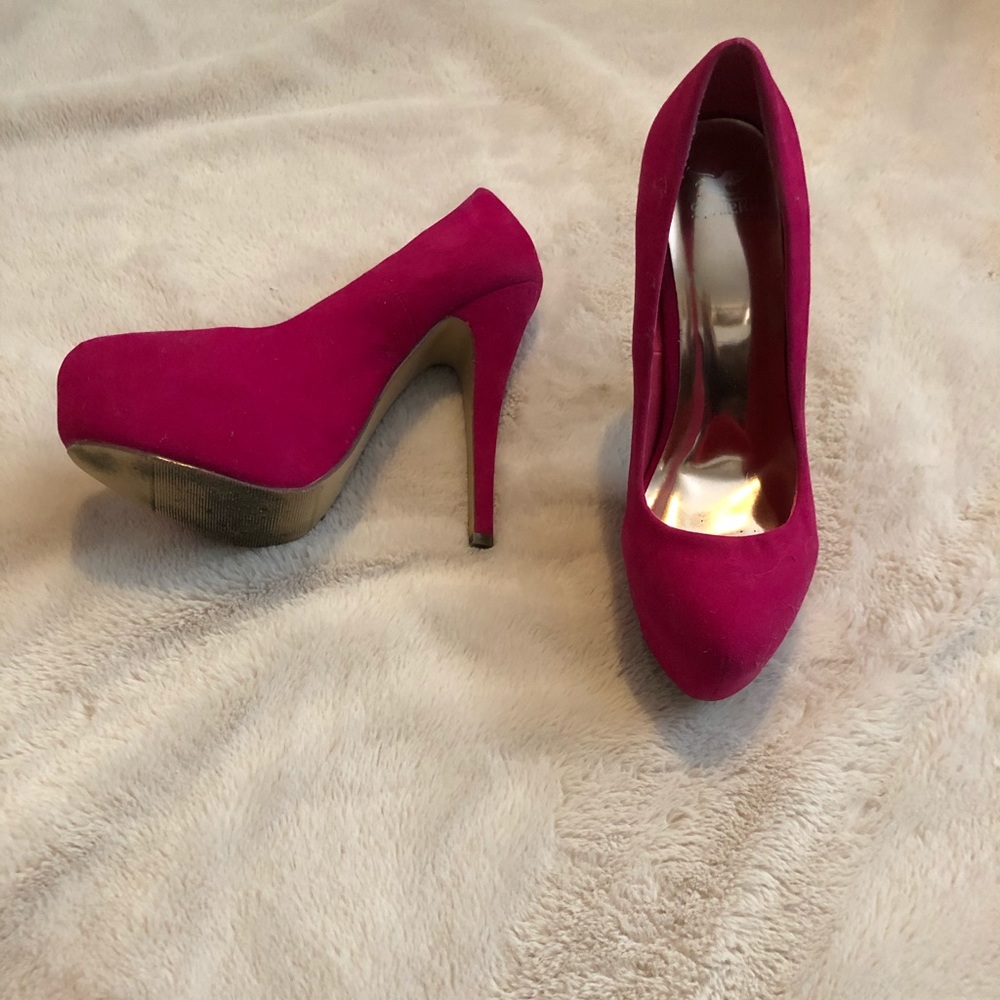 Pink pumps